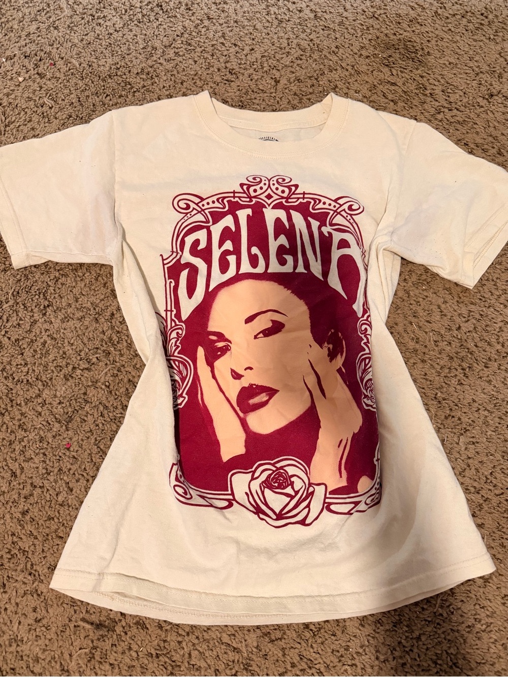 Women's White Short-Sleeve Graphic Tee with Burgundy Portrait Print